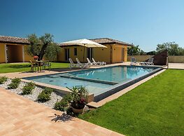 Agriturismo Agricoccinella - Pool&Restaurant