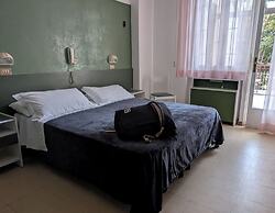 Hotel Plaza Rooms & Coffee - Adults Friendly