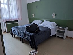 Hotel Plaza Rooms & Coffee - Adults Friendly