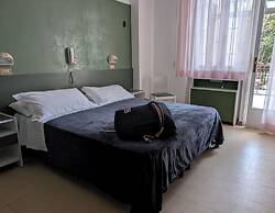 Hotel Plaza Rooms & Coffee - Adults Friendly