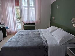 Hotel Plaza Rooms & Coffee - Adults Friendly
