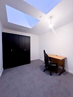 2 Bed Flat - Sleeps 4 - Parking - Wifi