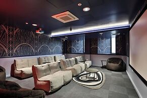 Student Only B16 Studios
