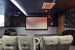 Student Only B16 Studios
