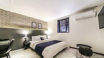Lrui Motel