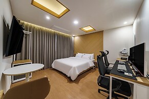 Daejeon Brown Dot Wolpyeong
