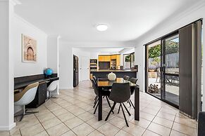 The Monaco Mansion Dianella - Sepal Stay