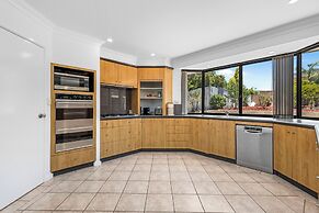 The Monaco Mansion Dianella - Sepal Stay