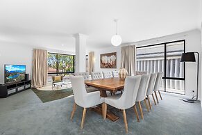 The Monaco Mansion Dianella - Sepal Stay