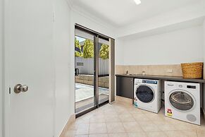 The Monaco Mansion Dianella - Sepal Stay