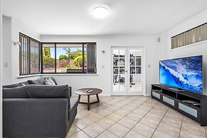The Monaco Mansion Dianella - Sepal Stay