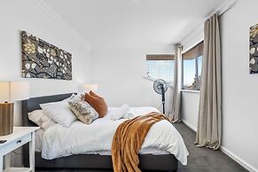 The Monaco Mansion Dianella - Sepal Stay