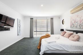 The Monaco Mansion Dianella - Sepal Stay