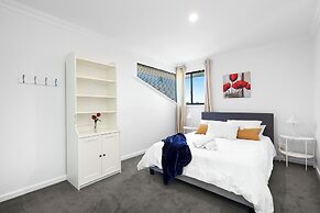 The Monaco Mansion Dianella - Sepal Stay