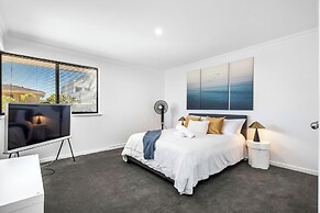 The Monaco Mansion Dianella - Sepal Stay
