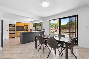 The Monaco Mansion Dianella - Sepal Stay