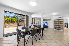The Monaco Mansion Dianella - Sepal Stay