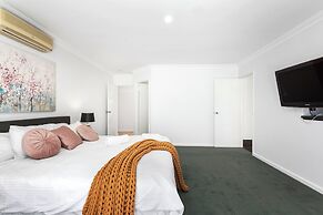 The Monaco Mansion Dianella - Sepal Stay