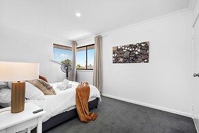 The Monaco Mansion Dianella - Sepal Stay