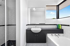 The Monaco Mansion Dianella - Sepal Stay