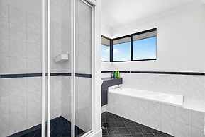 The Monaco Mansion Dianella - Sepal Stay