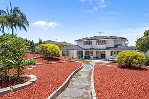 The Monaco Mansion Dianella - Sepal Stay