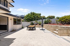 The Monaco Mansion Dianella - Sepal Stay