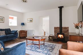 Moore Lodge