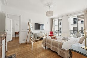 Stylish 3BR Near Tuileries Gardens