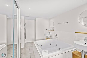 Whitsunday's, spa Bath, Beach, Marina, Infinity Pool, Restaurant