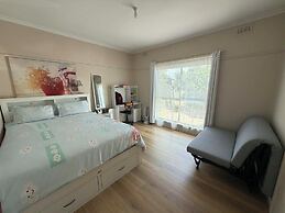 Charming 3 Bedroom Home Longer Stay Discount