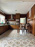 Charming 3 Bedroom Home Longer Stay Discount