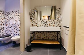 Noah Gate Hotel & Suites
