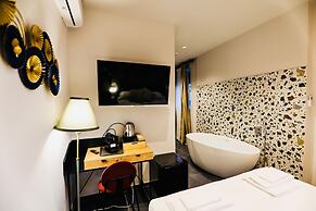 Noah Gate Hotel & Suites