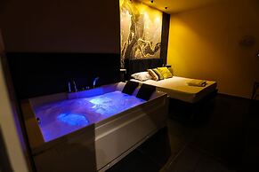 Noah Gate Hotel & Suites