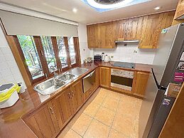 Oasis Leafy Whitfield