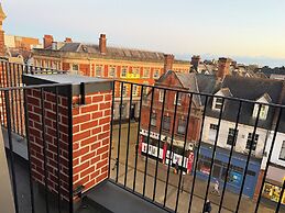 2 Bedroom Luxury Apartment With Balcony