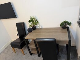 2 Bedroom Luxury Apartment With Balcony