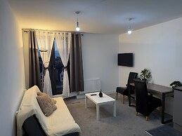 2 Bedroom Luxury Apartment With Balcony