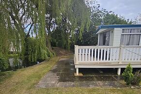 Caravan - Sleeps 6 - Pets Ok - Parking