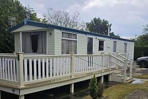 Caravan - Sleeps 6 - Pets Ok - Parking