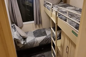 Caravan - Sleeps 6 - Pets Ok - Parking