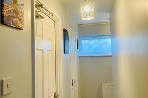 Corby- Split Level Apartment With 3 Bedrooms