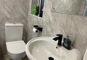 Corby- Split Level Apartment With 3 Bedrooms