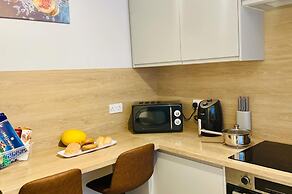 Corby- Split Level Apartment With 3 Bedrooms