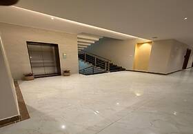 M R SUITES