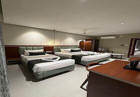 M R SUITES