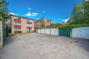 Redhill Holiday Home Sleeps 4 - Parking