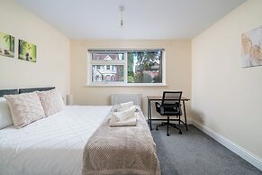 Redhill Holiday Home Sleeps 4 - Parking