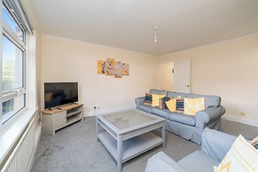 Redhill Holiday Home Sleeps 4 - Parking